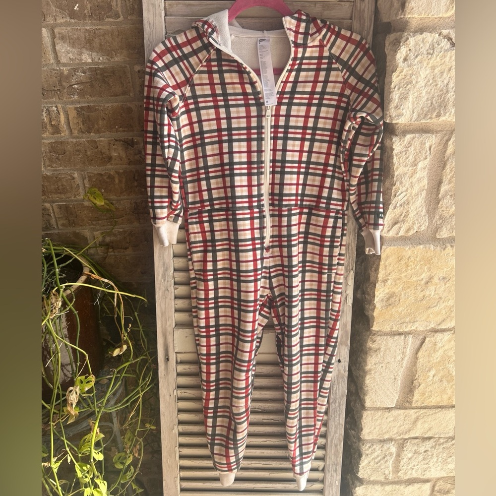 Fabletics Kids Unisex Holiday One-piece Plaid Pajamas Size Medium.